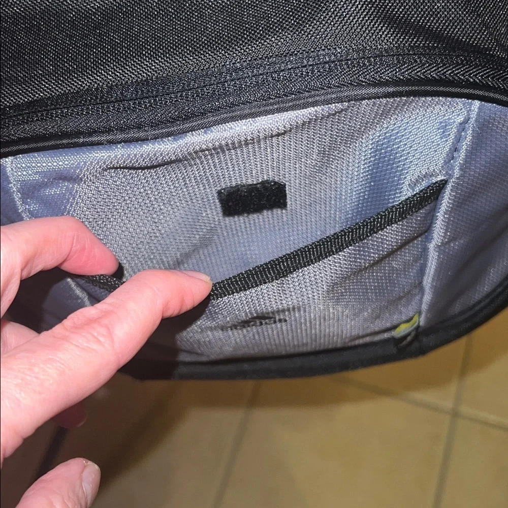 Adidas Athletic Sports Bag with Multiple Pockets- EUC, *like new*
